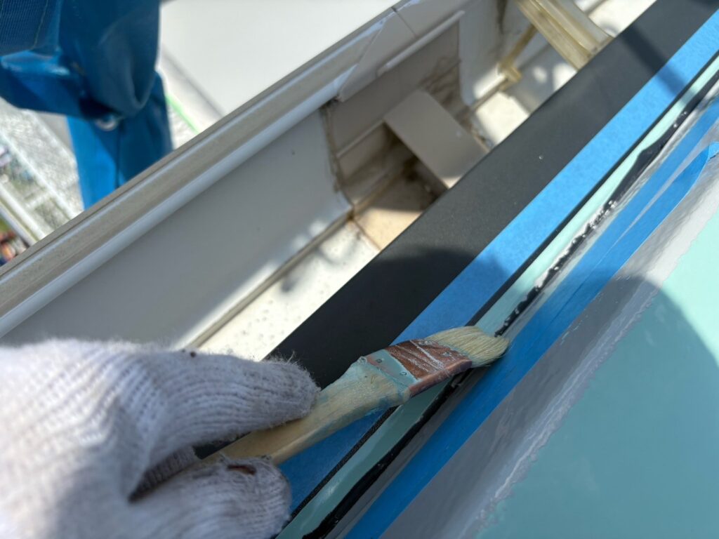 取り合い部：プライマー塗布（接着剤）